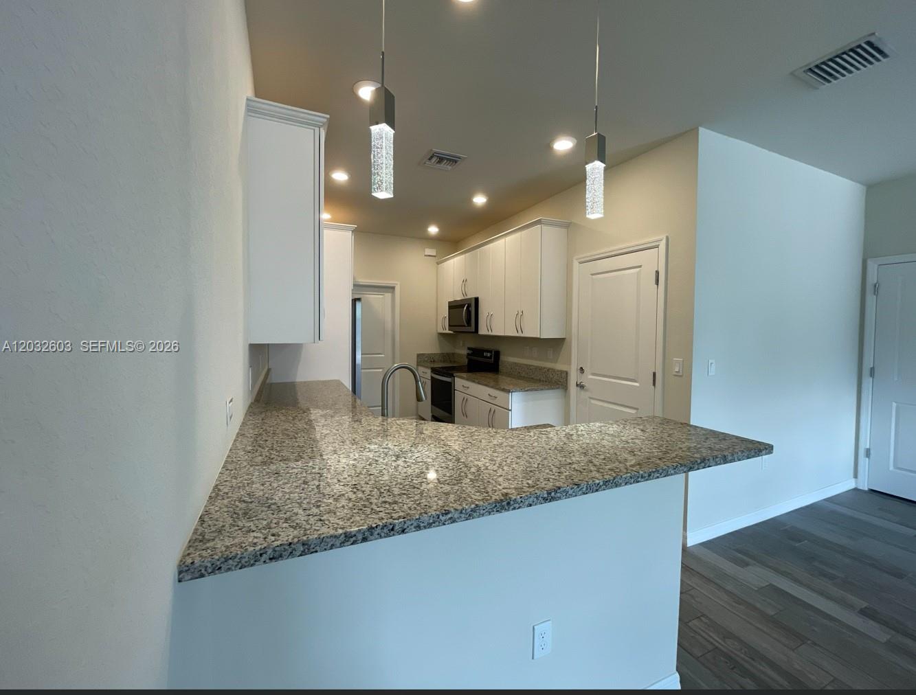4920 3 / 3 1421 sq. ft. $ 2026-06-07 0 foto