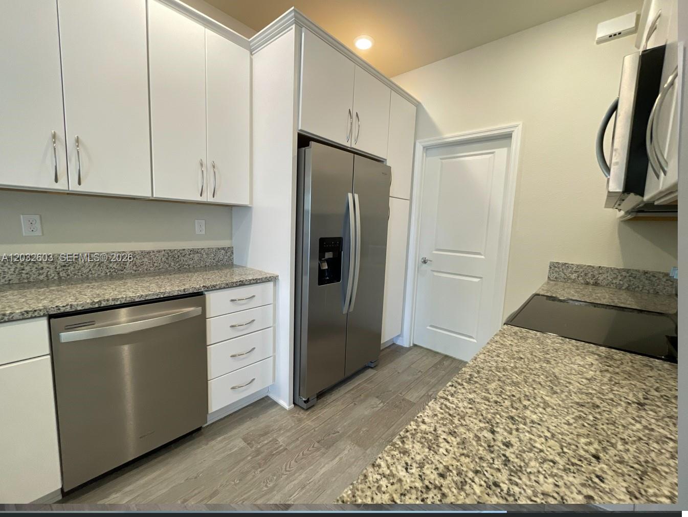 4920 3 / 3 1421 sq. ft. $ 2026-06-07 0 foto