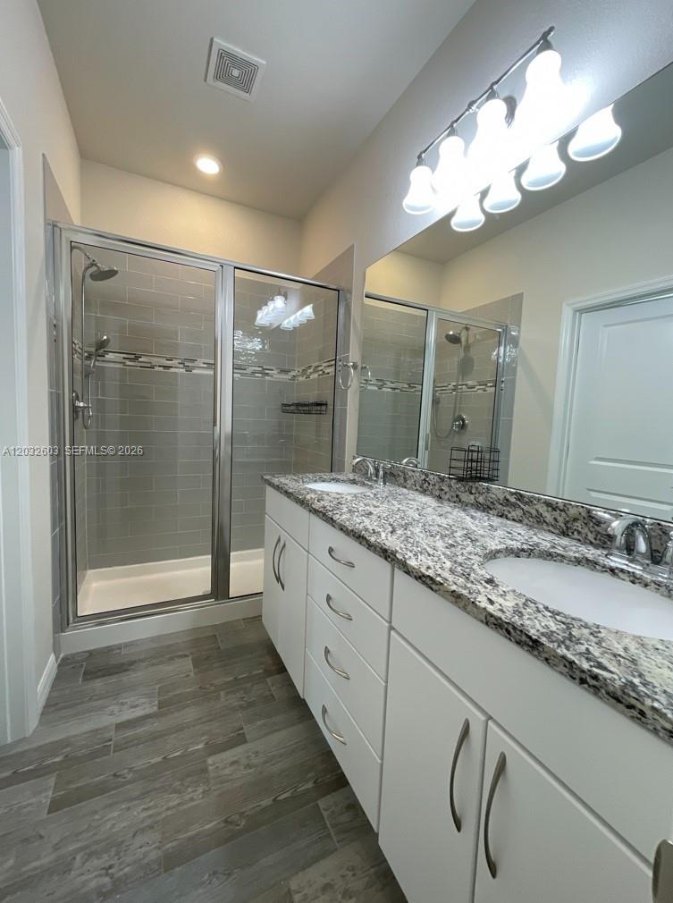 4920 3 / 3 1421 sq. ft. $ 2026-06-07 0 foto