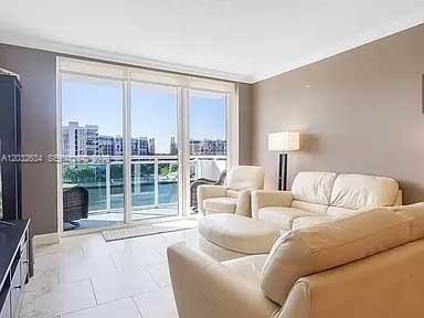 Photo of 3000 Ocean Dr #420, Hollywood, Florida, 33019 -
