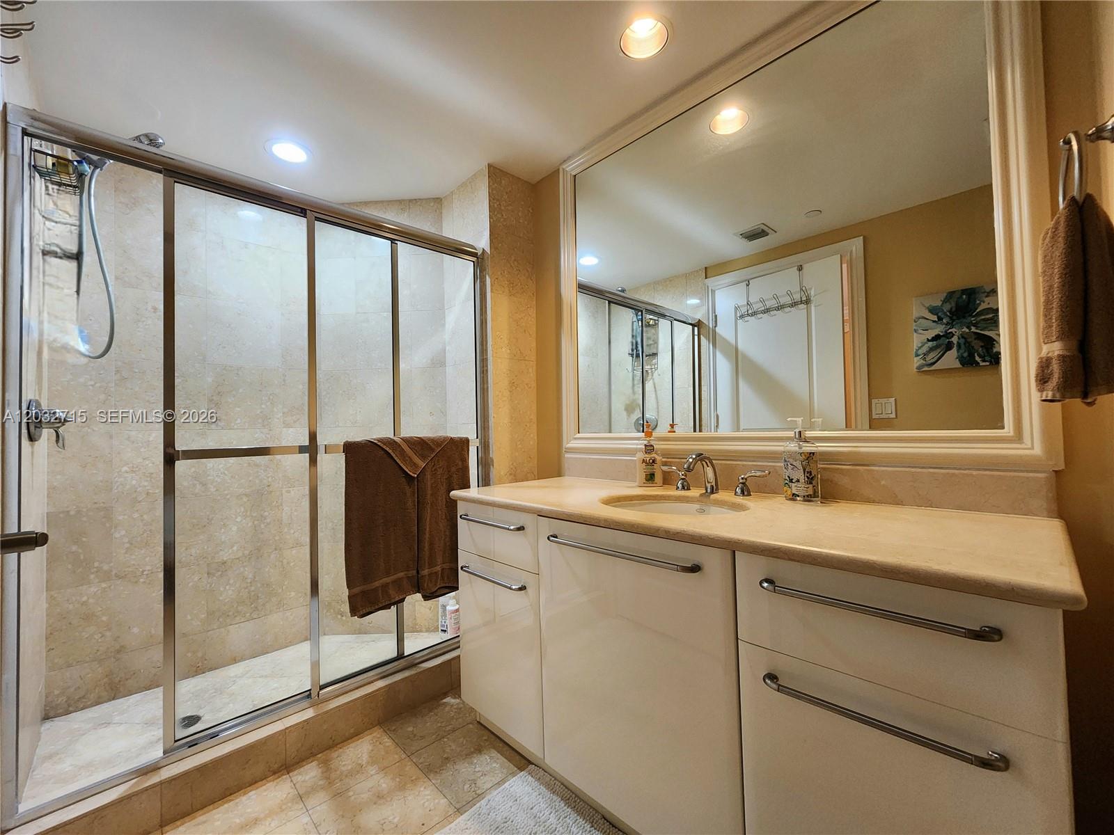 Photo of 3101 Ocean Dr  #1106, Hollywood, Florida, 33019 - Third Full Bathroom