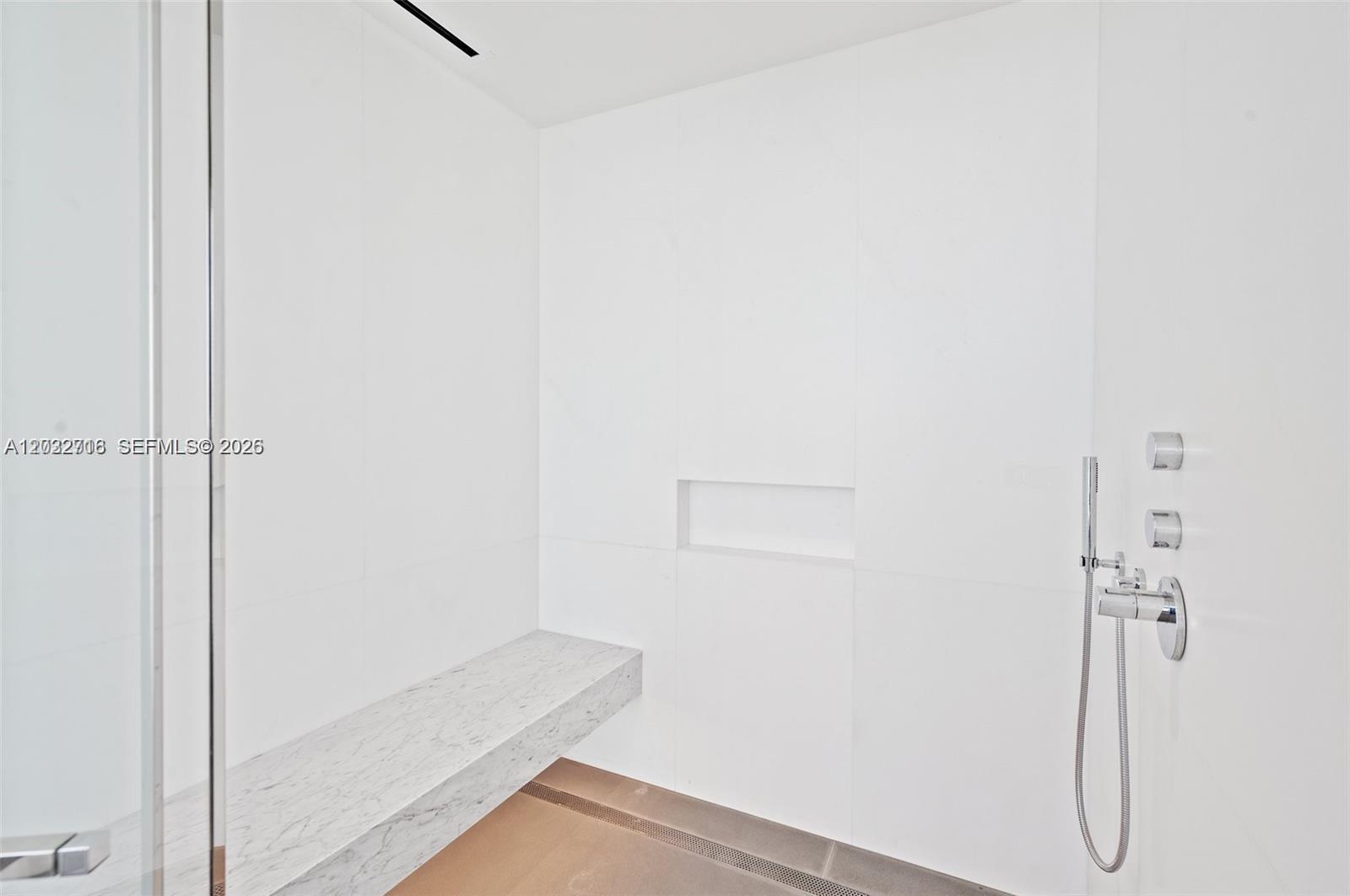 Подробнее 25A 4 / 4 2545 кв.футов $ 2026-06-08 0 Фото