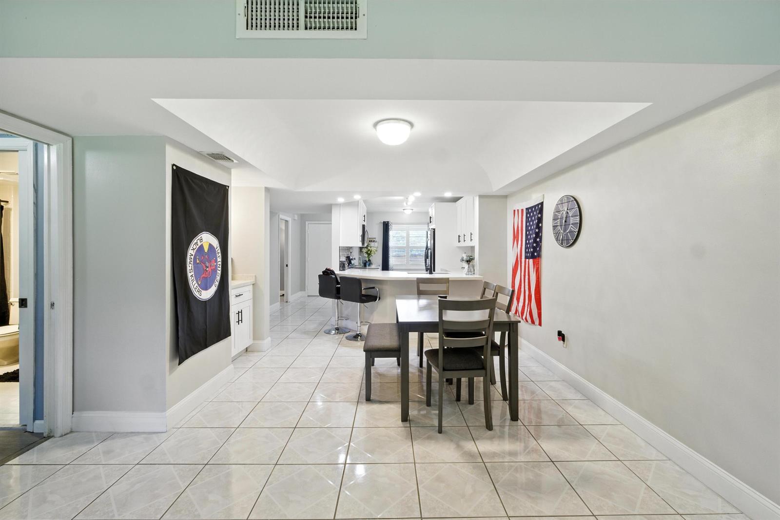 202 2 / 2 1160 sq. ft. $ 2026-06-20 0 Photo