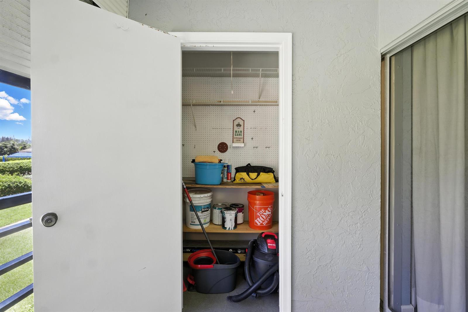 202 2 / 2 1160 sq. ft. $ 2026-06-20 0 Photo