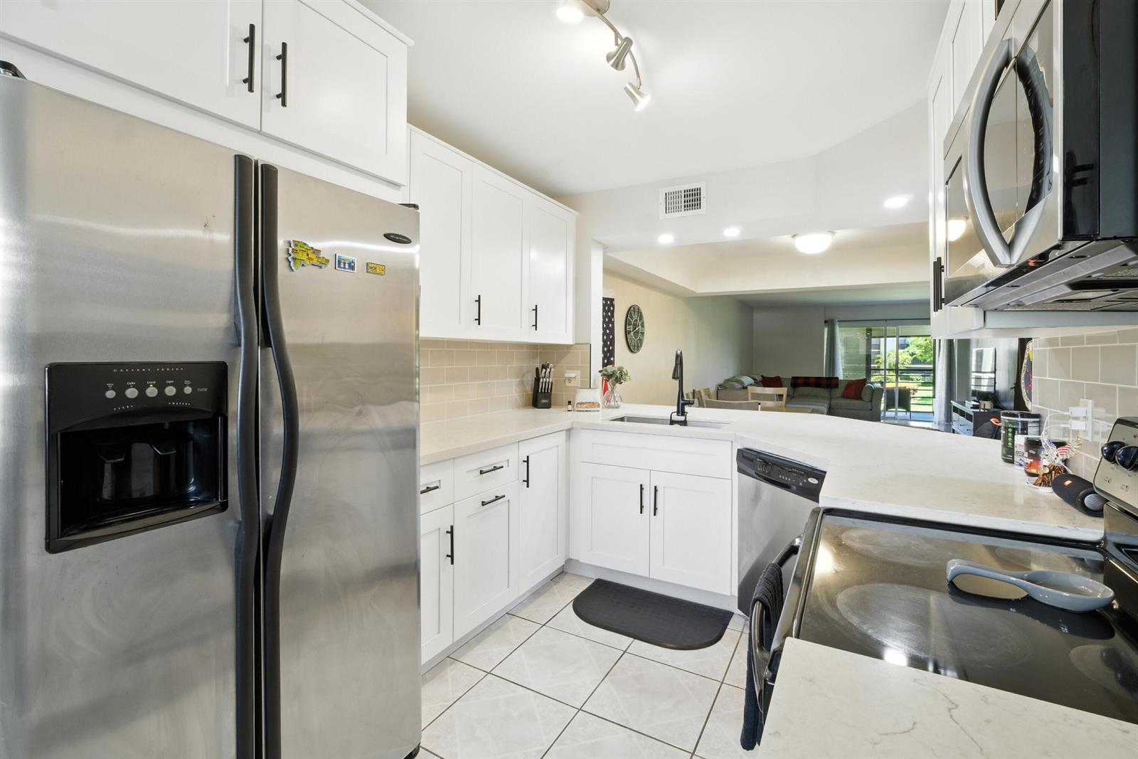 202 2 / 2 1160 sq. ft. $ 2026-06-20 0 Photo