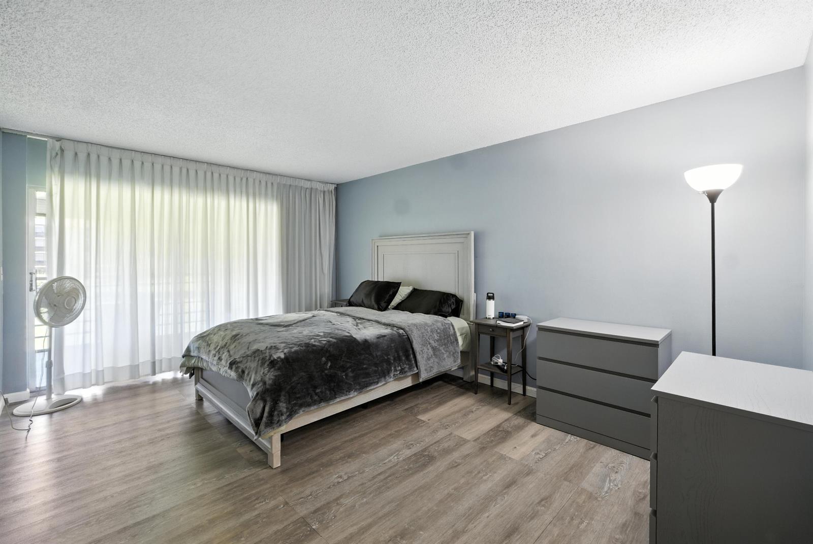202 2 / 2 1160 sq. ft. $ 2026-06-20 0 Photo