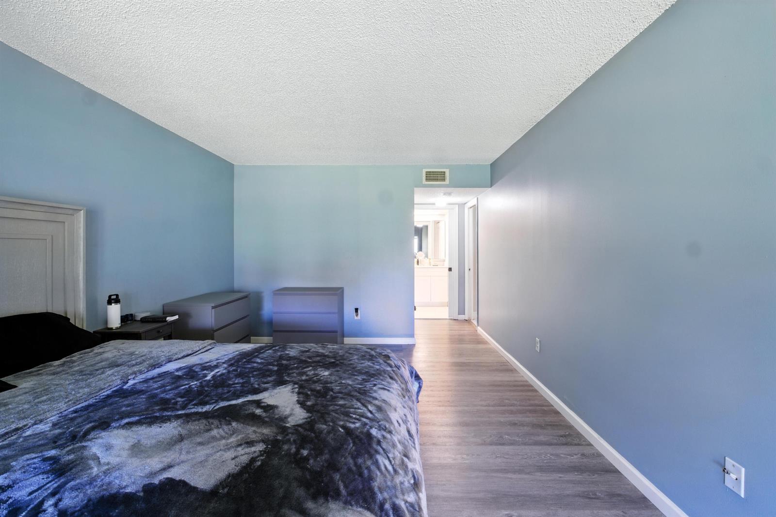 202 2 / 2 1160 sq. ft. $ 2026-06-20 0 Photo