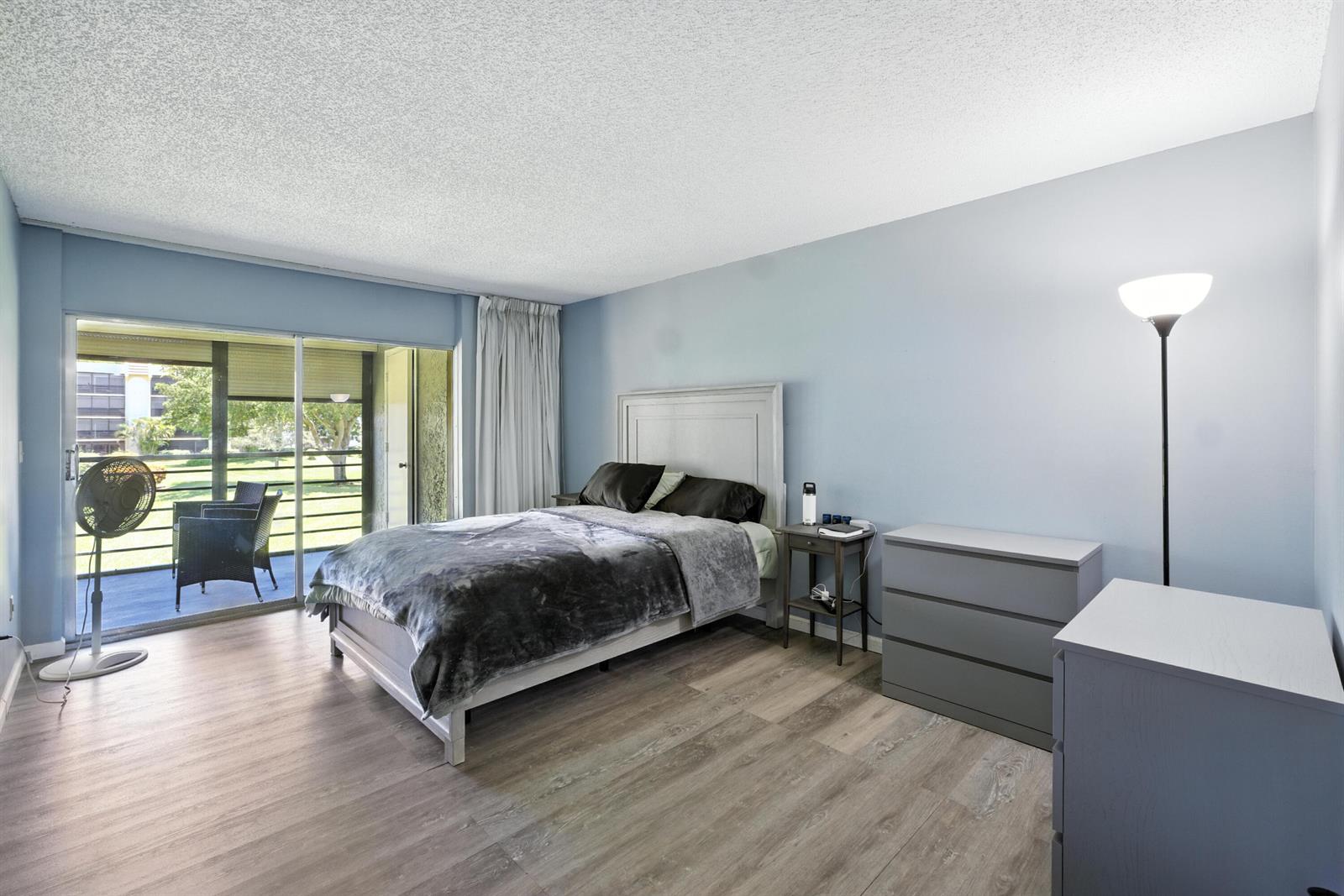 202 2 / 2 1160 sq. ft. $ 2026-06-20 0 Photo