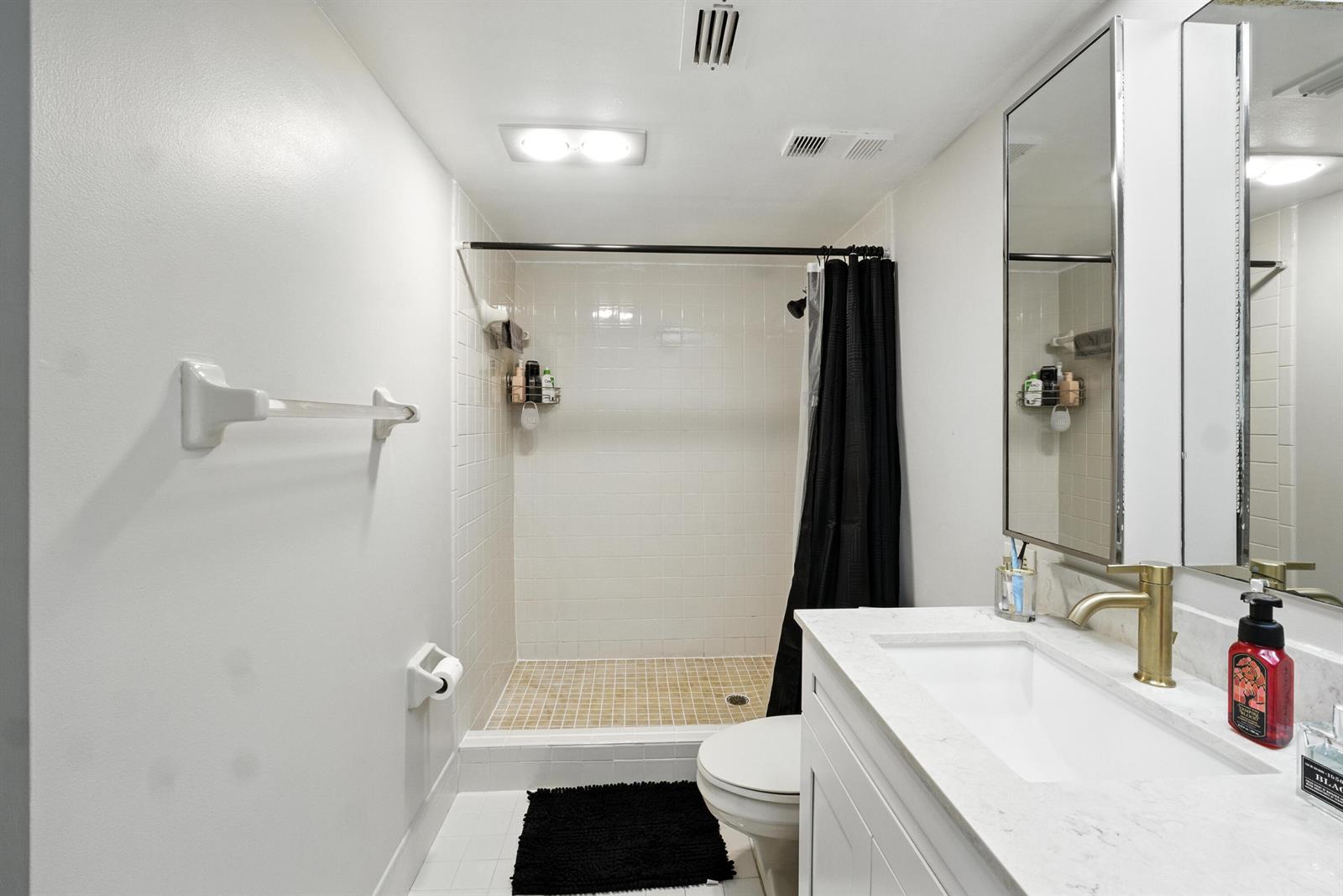 202 2 / 2 1160 sq. ft. $ 2026-06-20 0 Photo