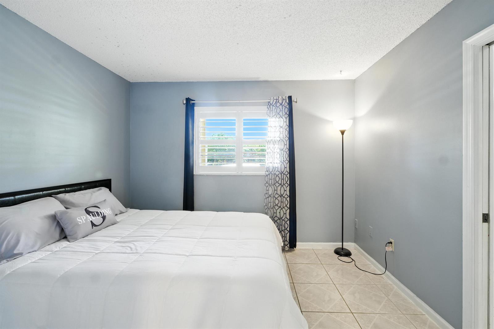 202 2 / 2 1160 sq. ft. $ 2026-06-20 0 Photo