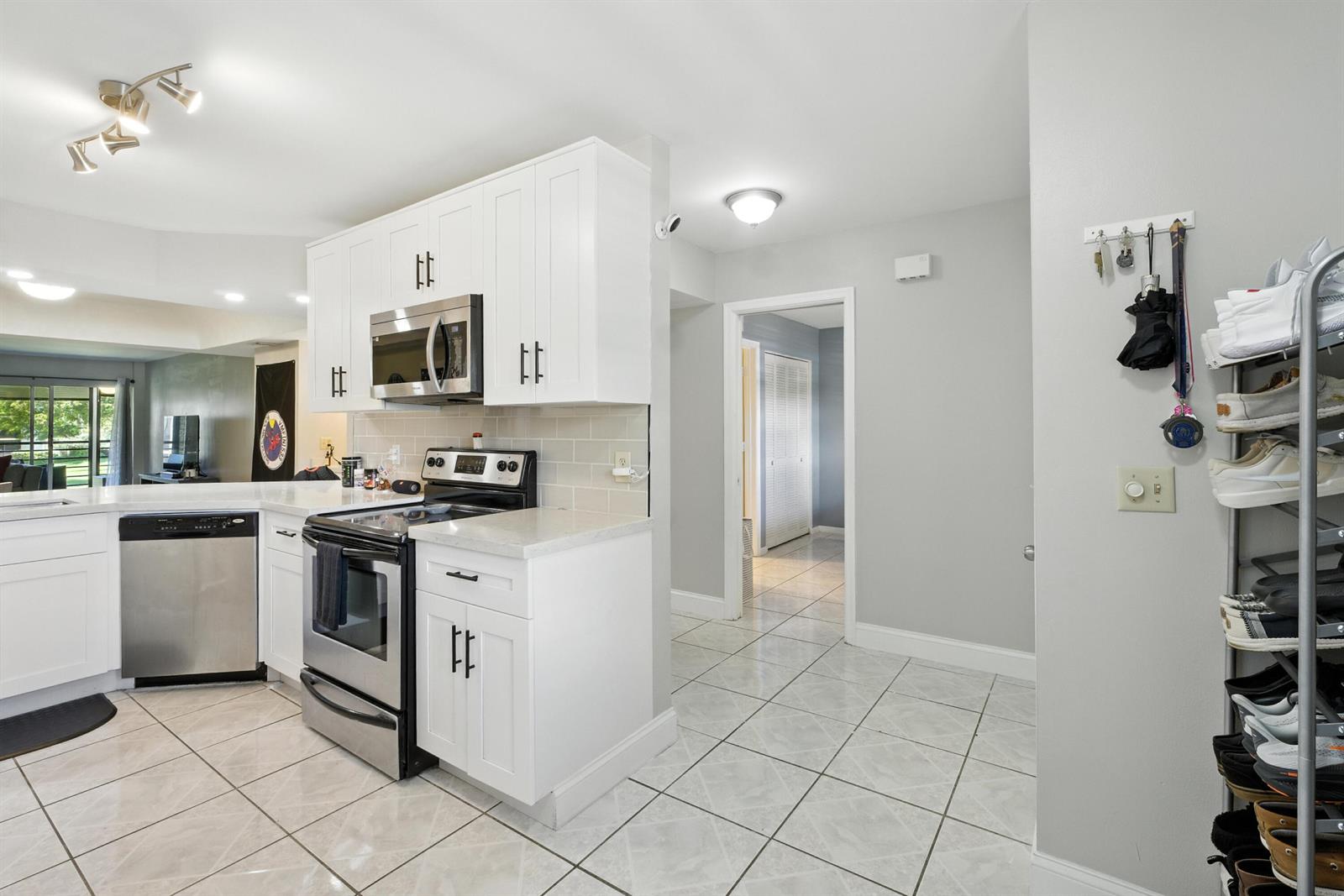 202 2 / 2 1160 sq. ft. $ 2026-06-20 0 Photo