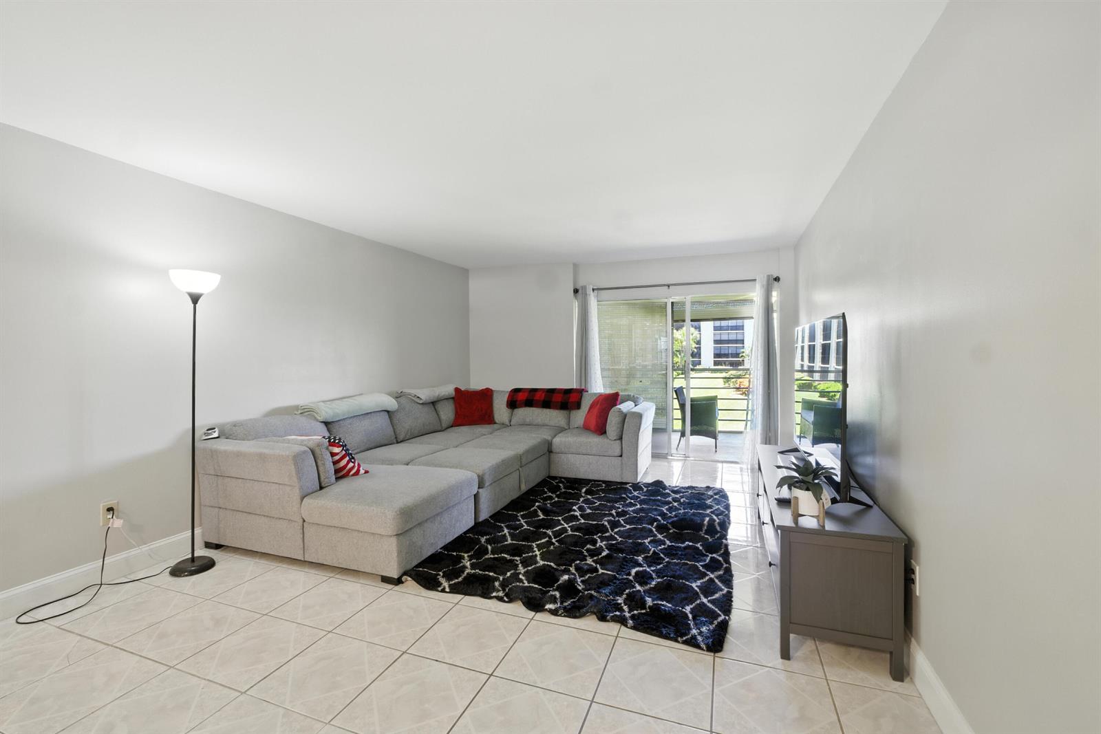202 2 / 2 1160 sq. ft. $ 2026-06-20 0 Photo