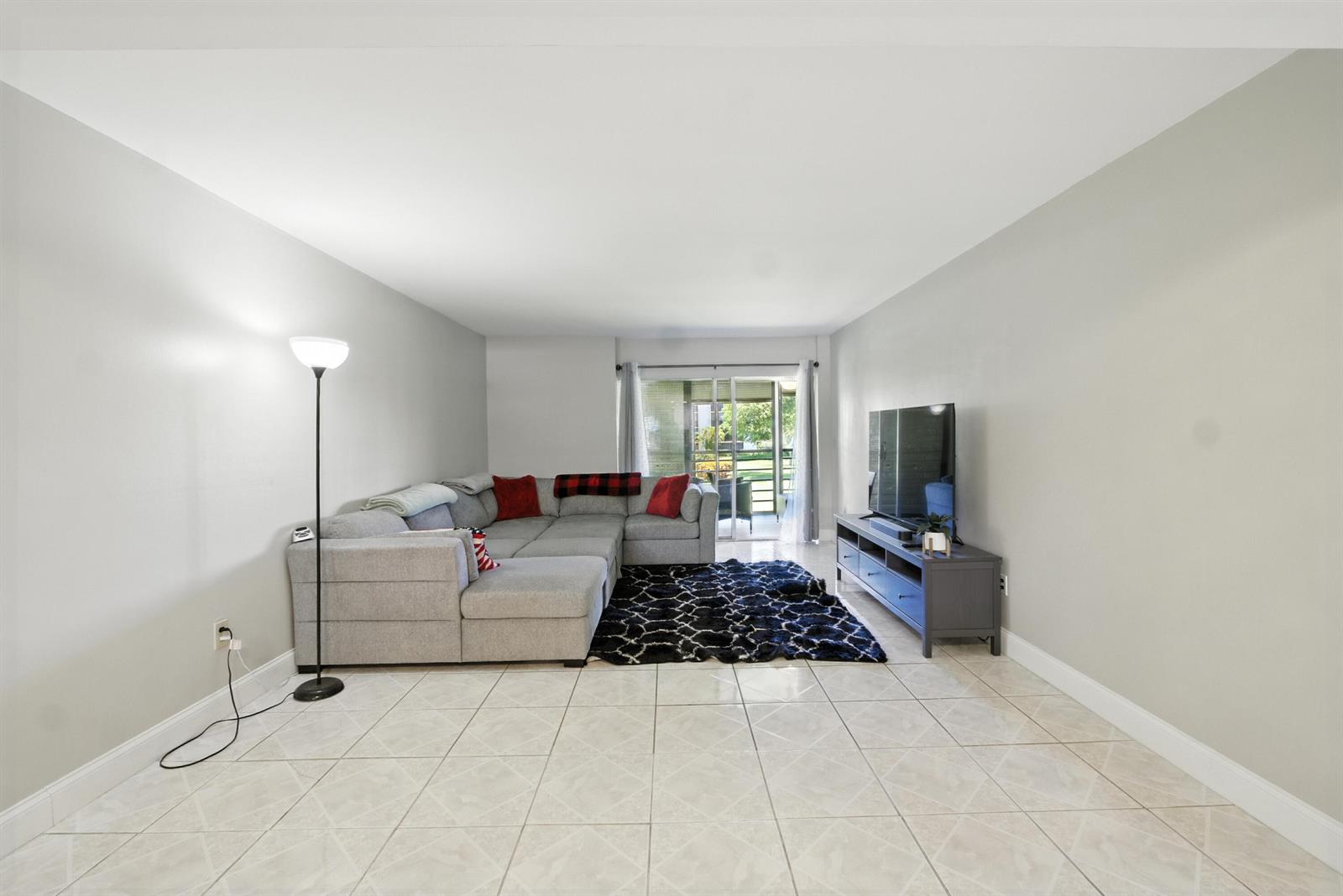 202 2 / 2 1160 sq. ft. $ 2026-06-20 0 Photo