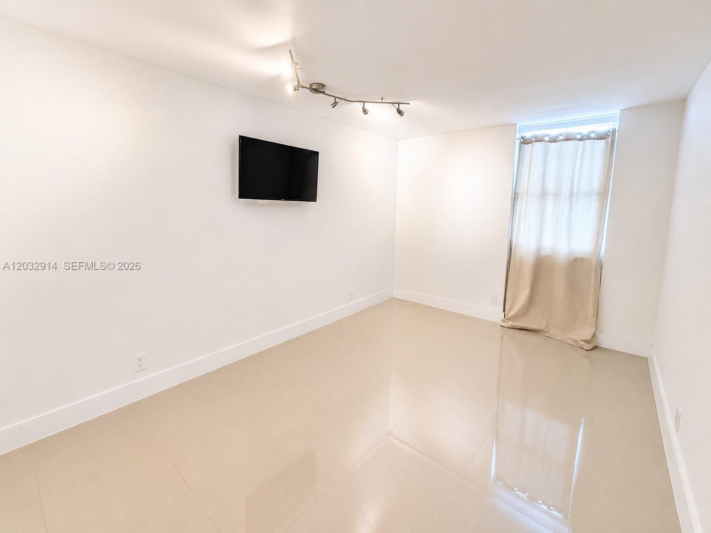 Photo of 1865 Ocean Dr  #8I, Hallandale Beach, Florida, 33009 - 