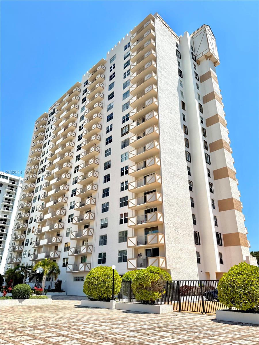 Photo of 1865 Ocean Dr  #8I, Hallandale Beach, Florida, 33009 - 