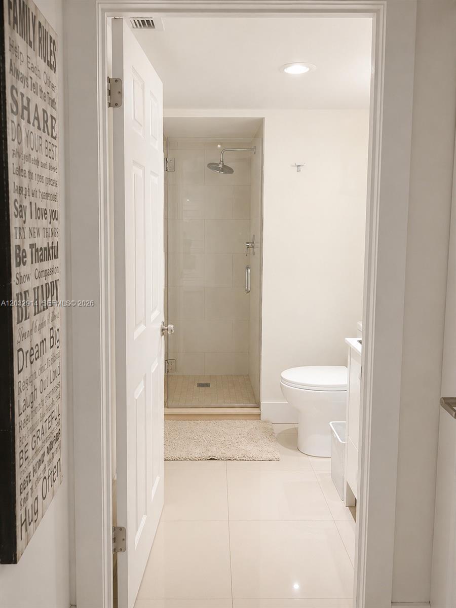 Photo of 1865 Ocean Dr  #8I, Hallandale Beach, Florida, 33009 - 