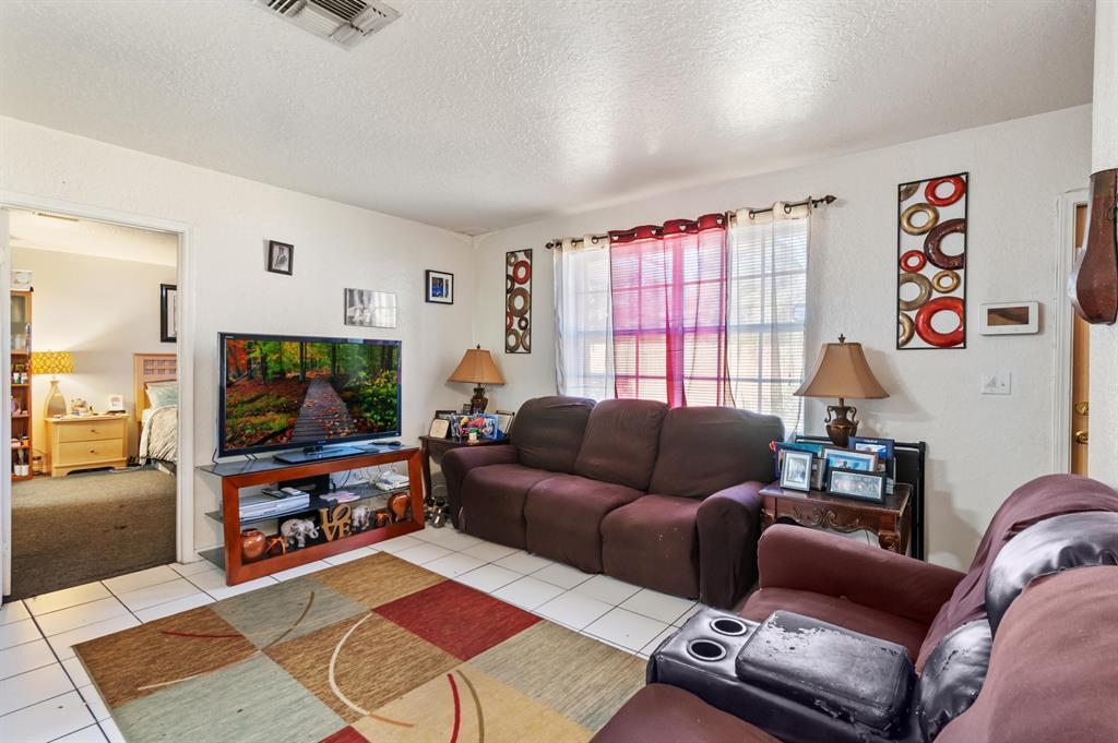   / 0 2412 sq. ft. $ 2026-06-21 0 foto