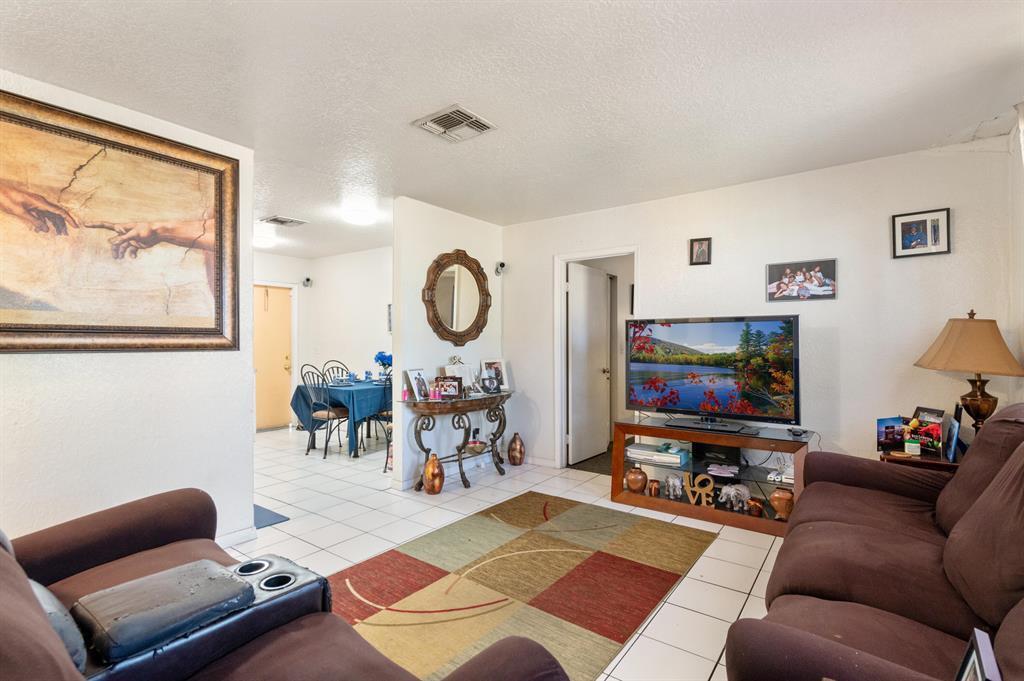   / 0 2412 sq. ft. $ 2026-06-21 0 foto