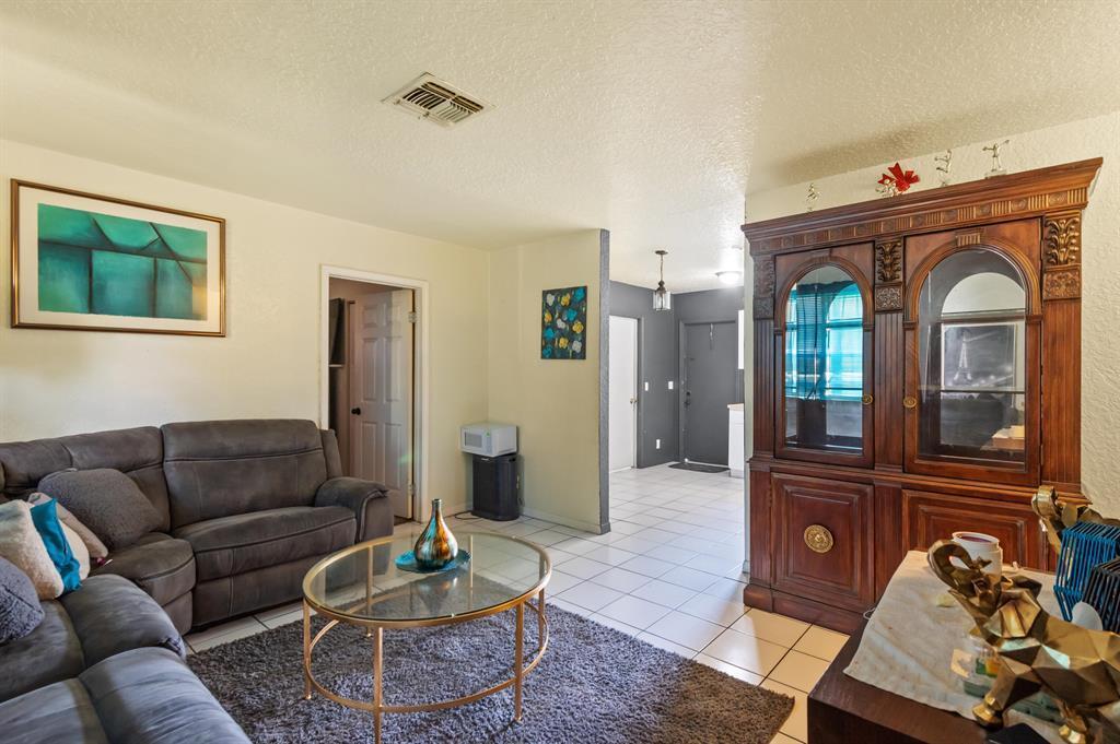  / 0 2412 sq. ft. $ 2026-06-21 0 foto