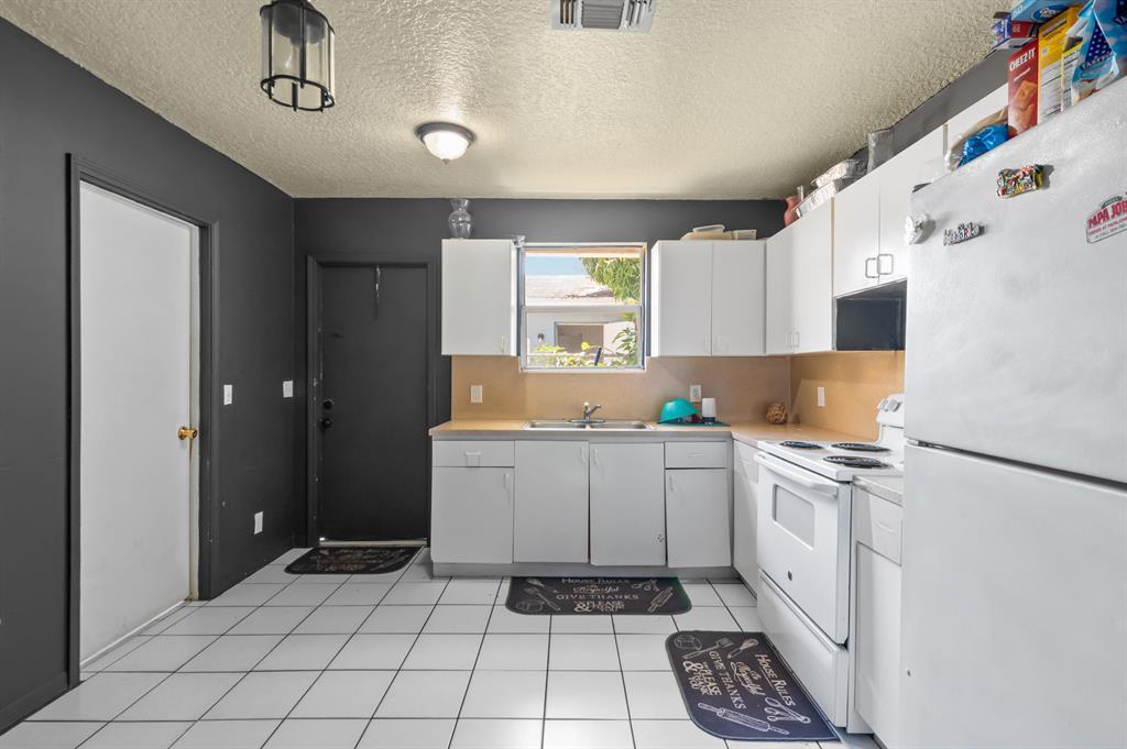   / 0 2412 sq. ft. $ 2026-06-21 0 foto