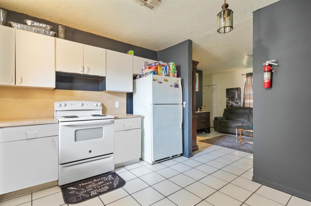   / 0 2412 sq. ft. $ 2026-06-21 0 foto