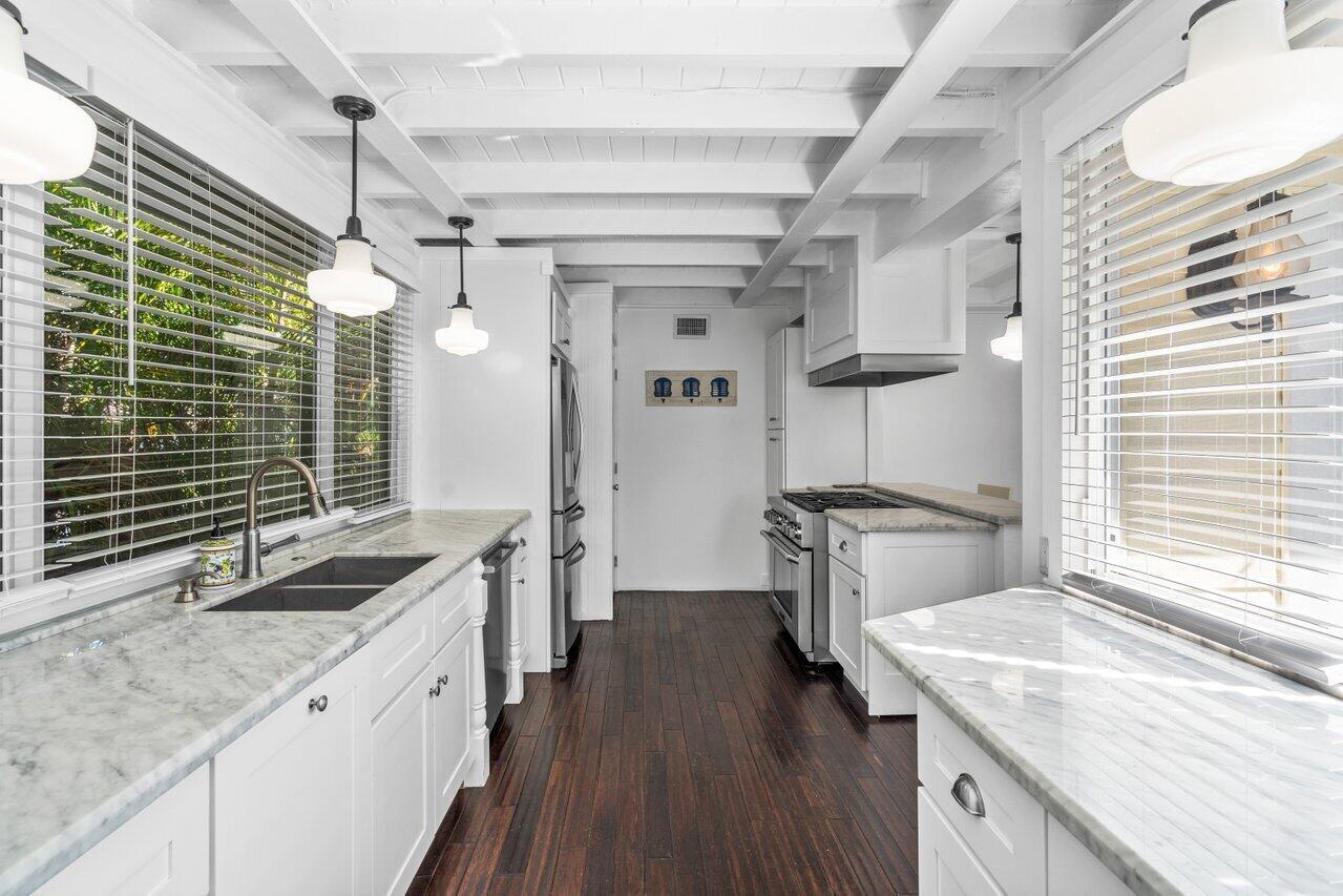   / 0 1233 sq. ft. $ 2026-06-18 0 foto