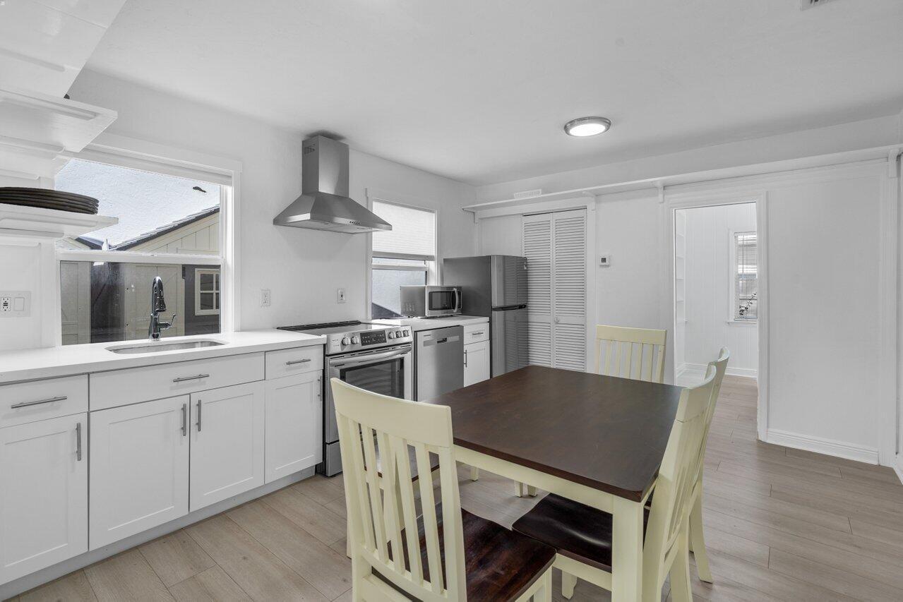   / 0 1233 sq. ft. $ 2026-06-18 0 foto