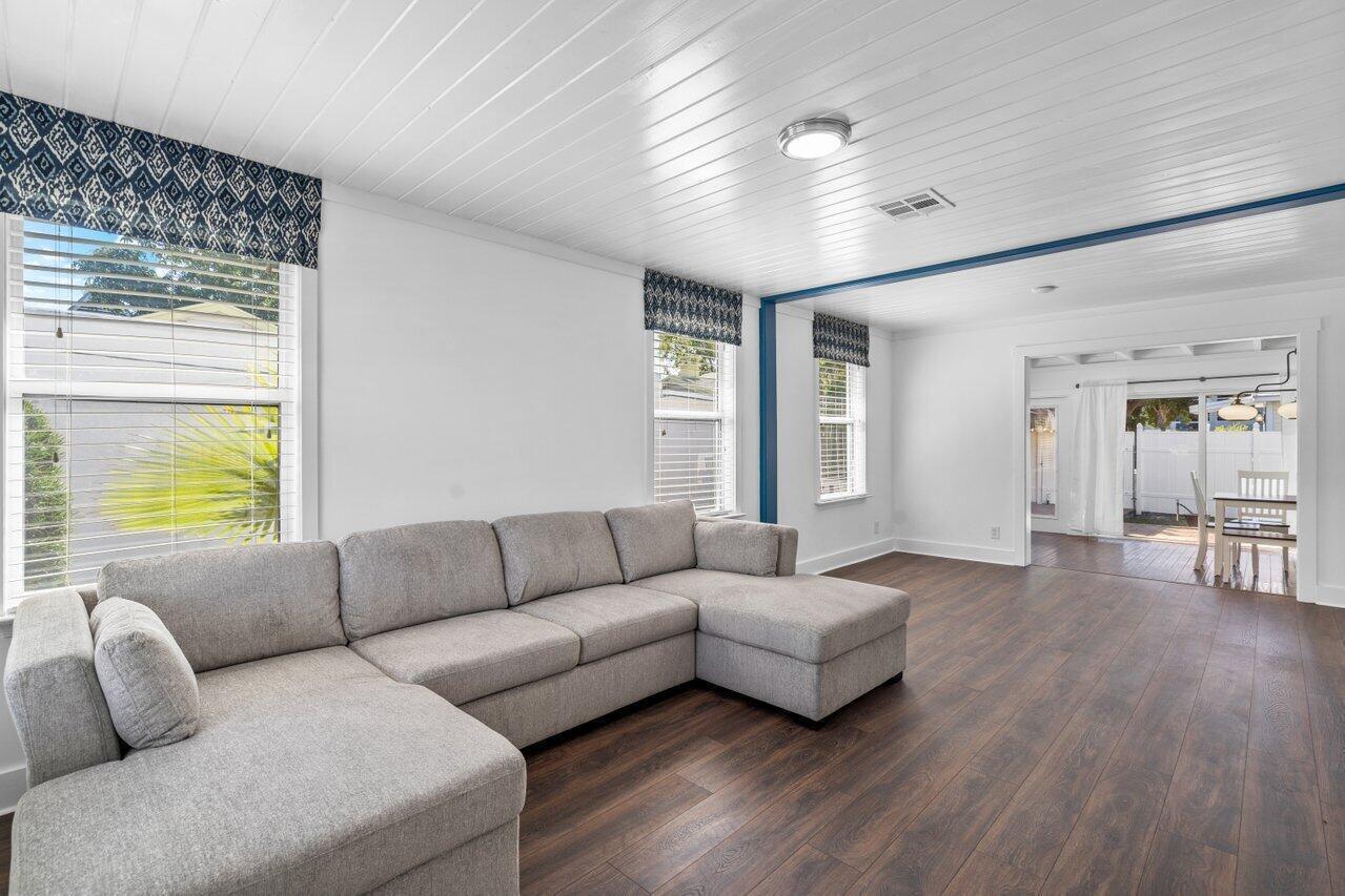   / 0 1233 sq. ft. $ 2026-06-18 0 foto