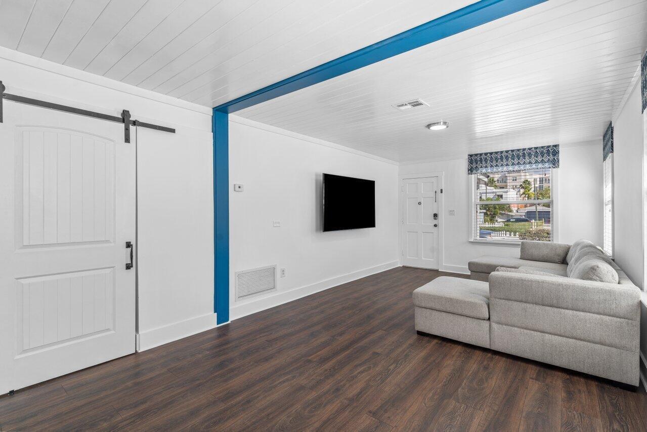   / 0 1233 sq. ft. $ 2026-06-18 0 foto