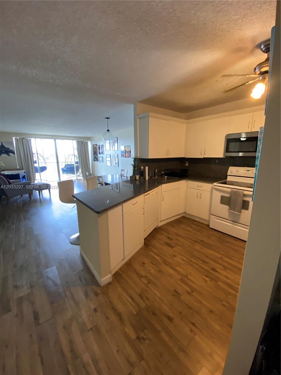 Ver detalles 413-1 2 / 2 1315 sq. ft. $ 2026-06-08 0 foto