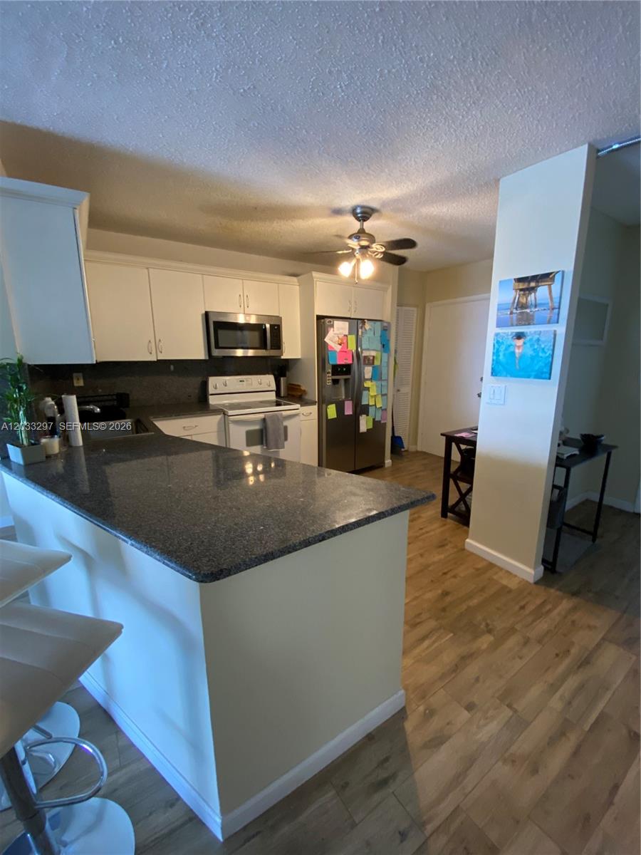 Ver detalles 413-1 2 / 2 1315 sq. ft. $ 2026-06-08 0 foto