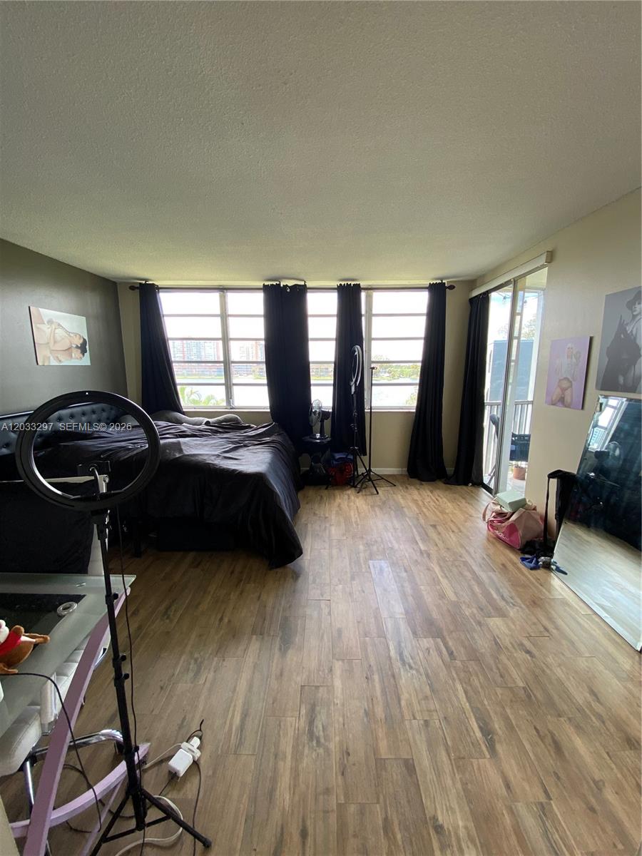 Ver detalles 413-1 2 / 2 1315 sq. ft. $ 2026-06-08 0 foto