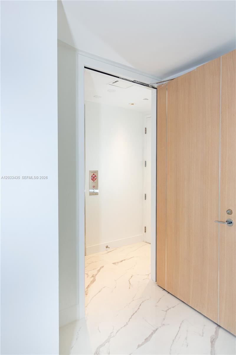 1403 2 / 3 1447 sq. ft. $ 2026-06-08 0 foto