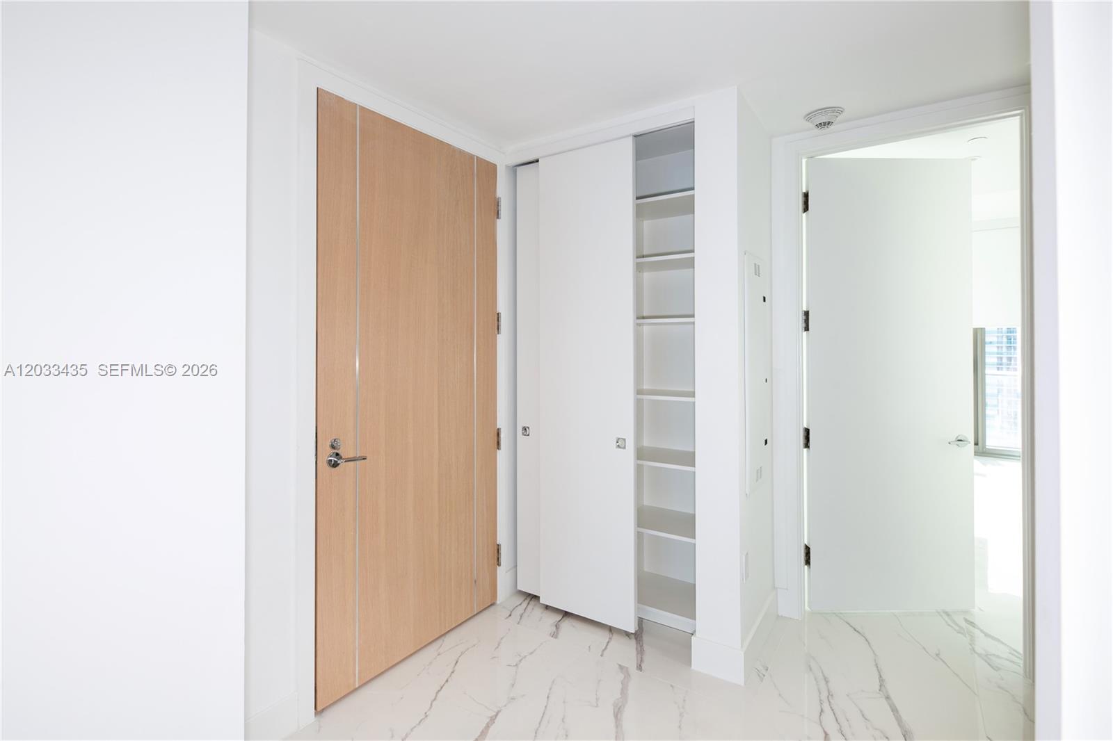 1403 2 / 3 1447 sq. ft. $ 2026-06-08 0 foto