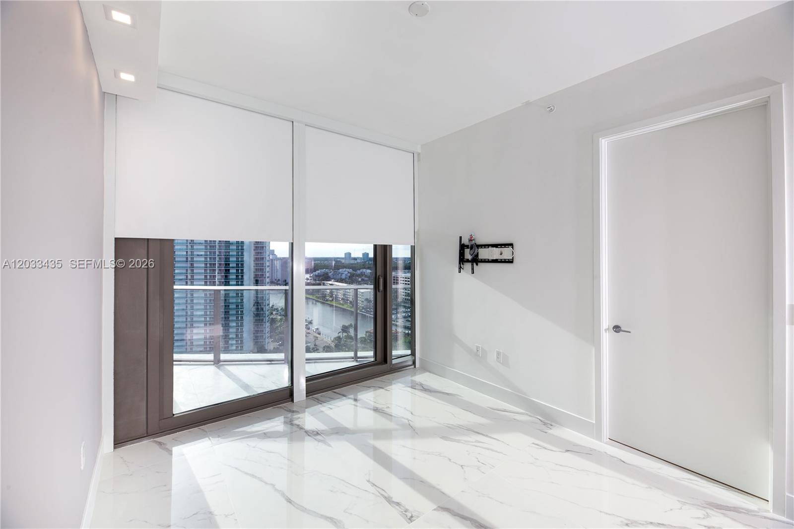 1403 2 / 3 1447 sq. ft. $ 2026-06-08 0 foto