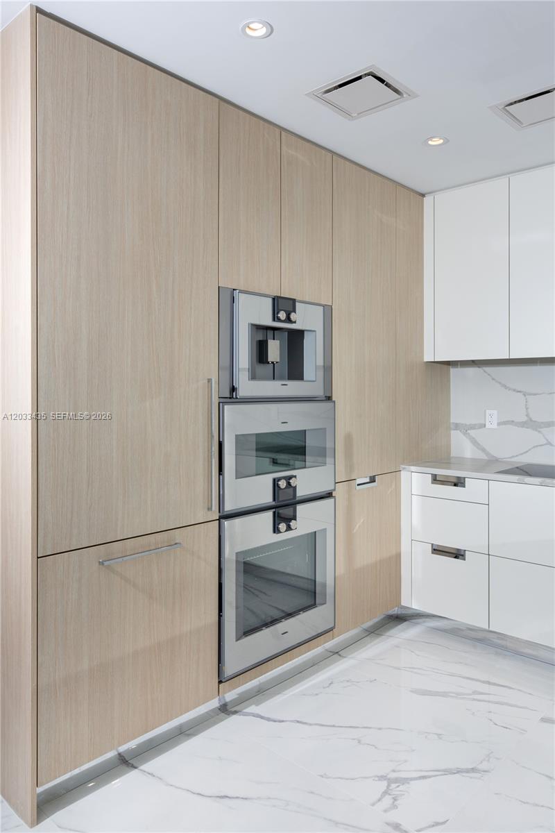 1403 2 / 3 1447 sq. ft. $ 2026-06-08 0 foto