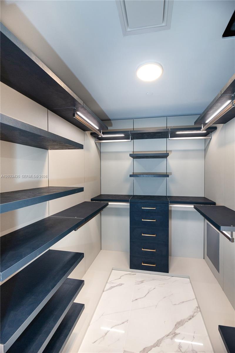 1403 2 / 3 1447 sq. ft. $ 2026-06-08 0 foto