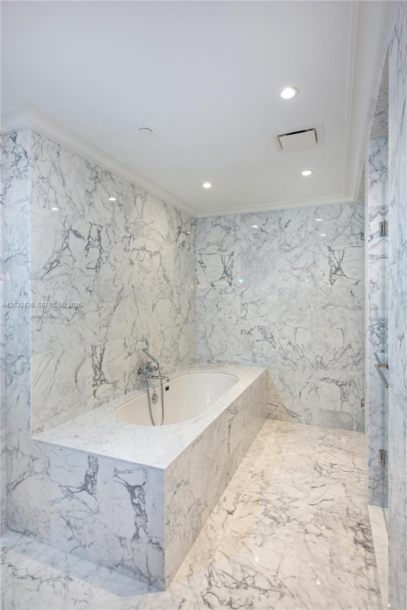 1403 2 / 3 1447 sq. ft. $ 2026-06-08 0 foto