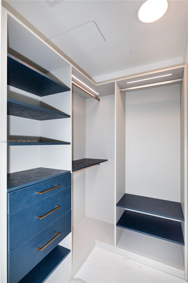 1403 2 / 3 1447 sq. ft. $ 2026-06-08 0 foto