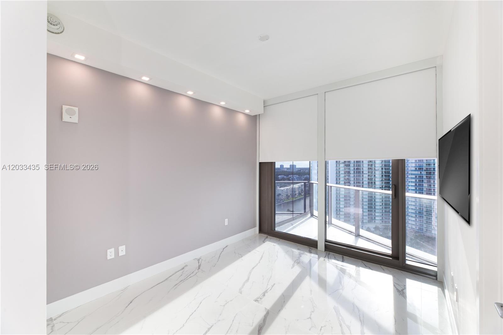 1403 2 / 3 1447 sq. ft. $ 2026-06-08 0 foto