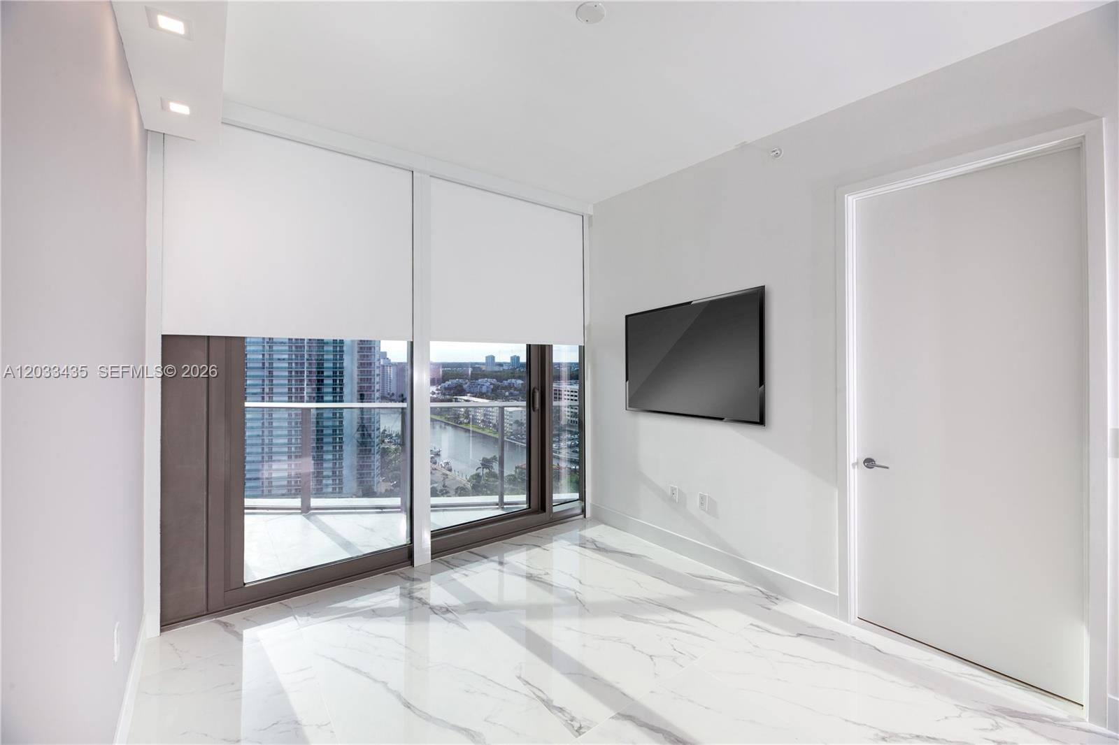 1403 2 / 3 1447 sq. ft. $ 2026-06-08 0 foto