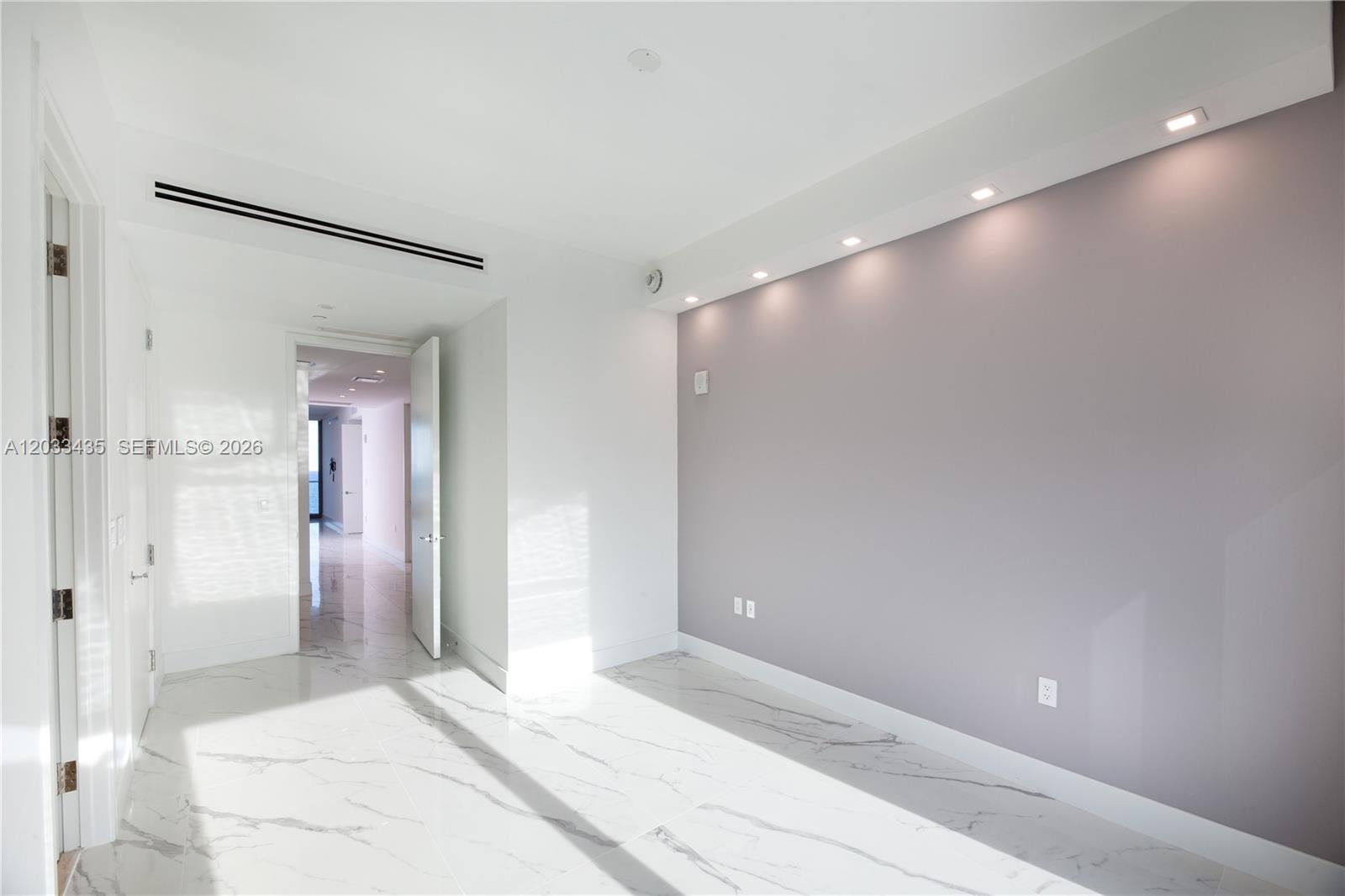 1403 2 / 3 1447 sq. ft. $ 2026-06-08 0 foto