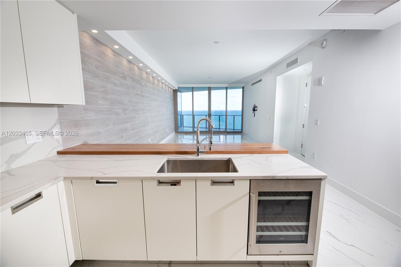 1403 2 / 3 1447 sq. ft. $ 2026-06-08 0 Photo