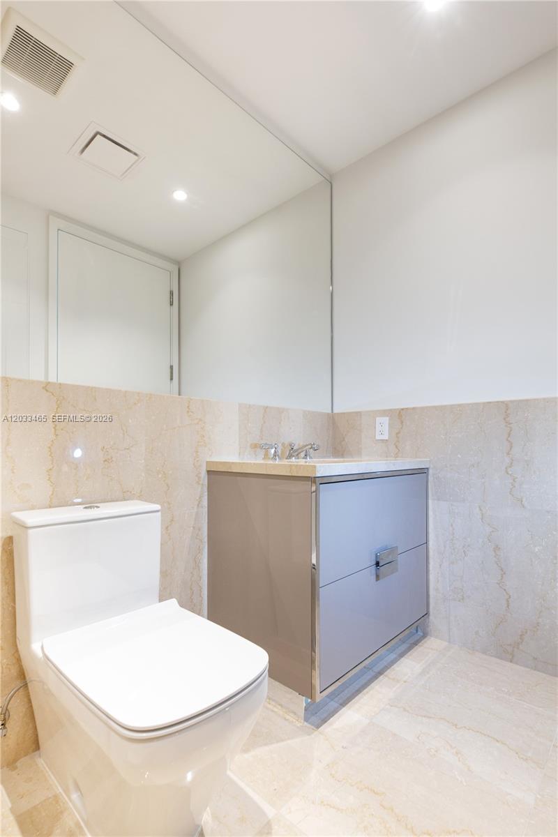 1403 2 / 3 1447 sq. ft. $ 2026-06-08 0 Photo