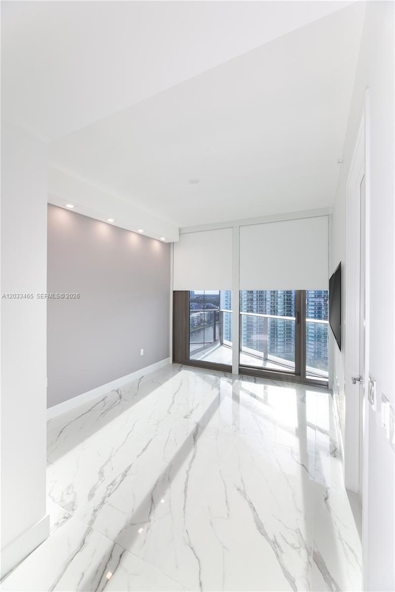 1403 2 / 3 1447 sq. ft. $ 2026-06-08 0 Photo