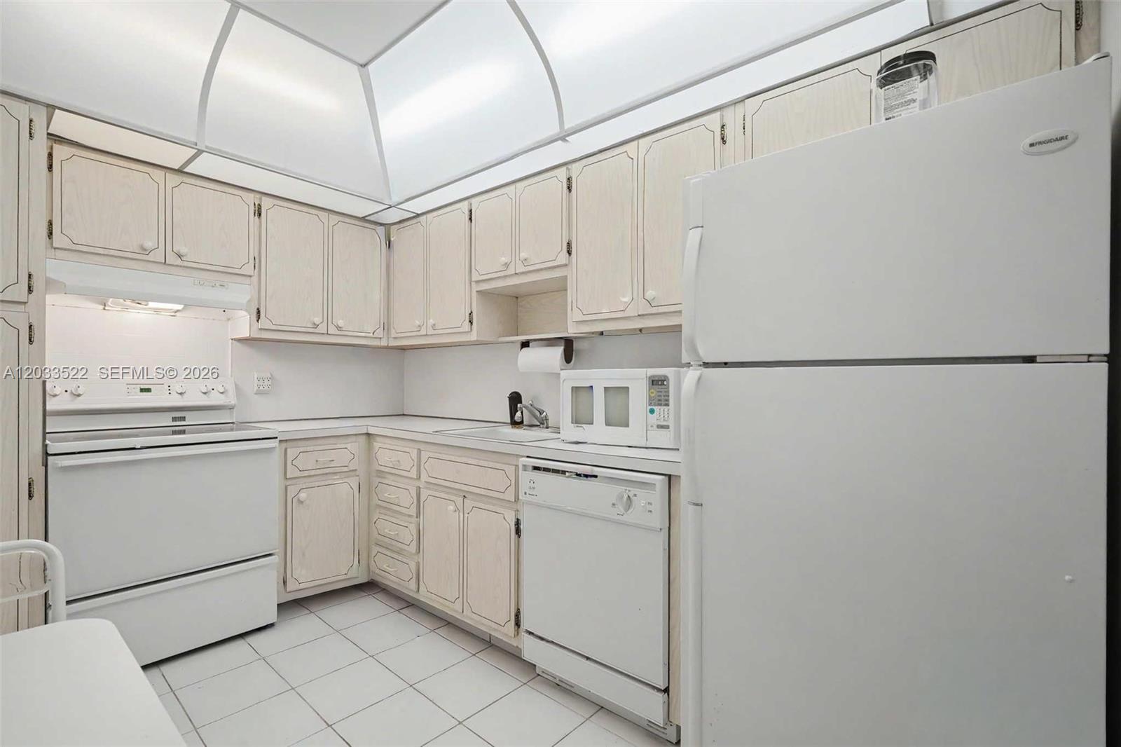 See details 15A 1 / 2 870 sq. ft. $ 2026-06-08 0 Photo