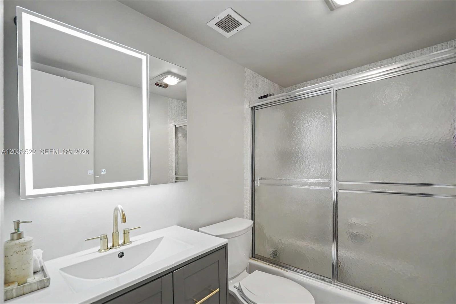 See details 15A 1 / 2 870 sq. ft. $ 2026-06-08 0 Photo