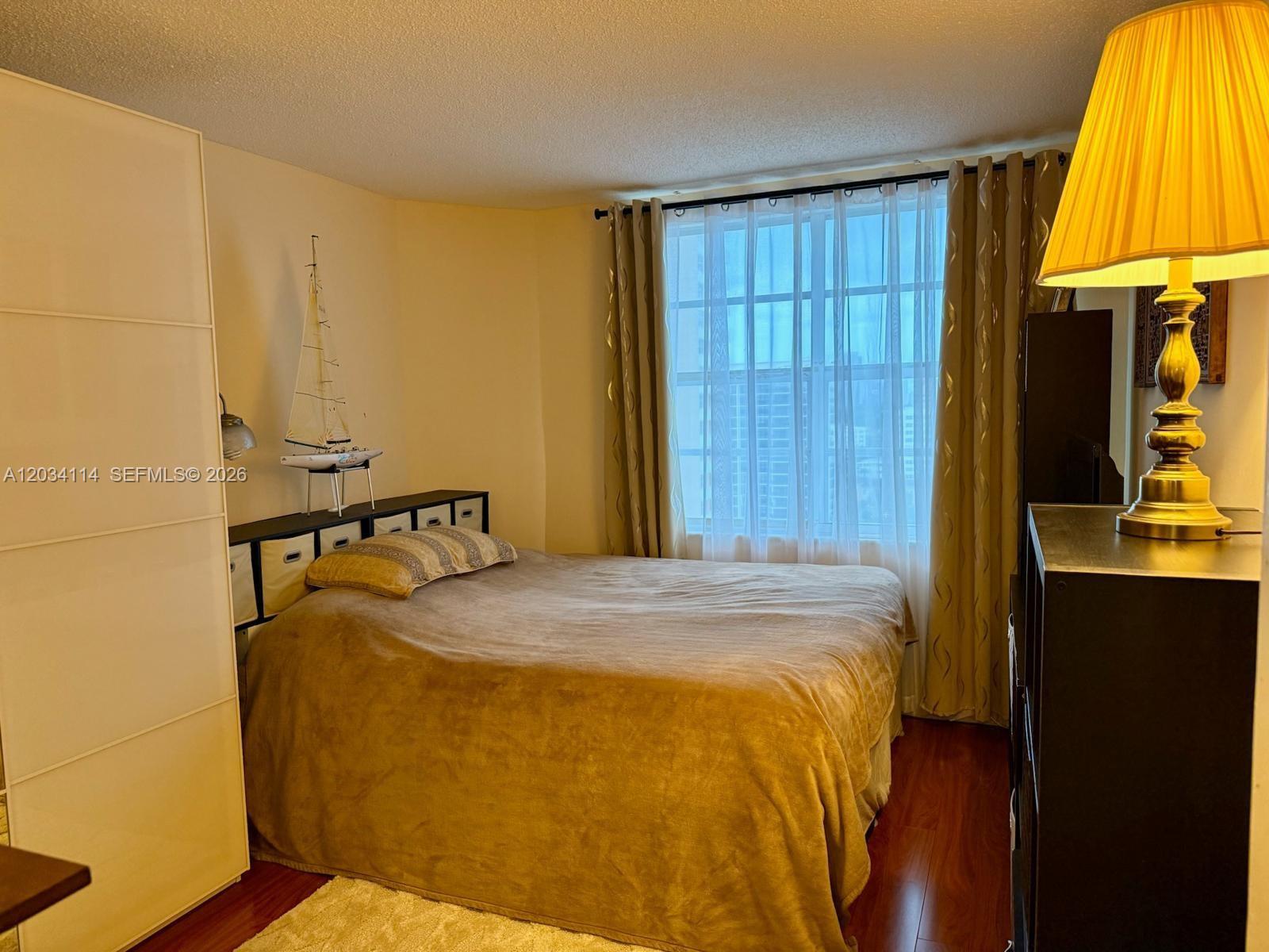 Ver detalles 11K 2 / 2 1171 sq. ft. $ 2026-06-09 0 foto