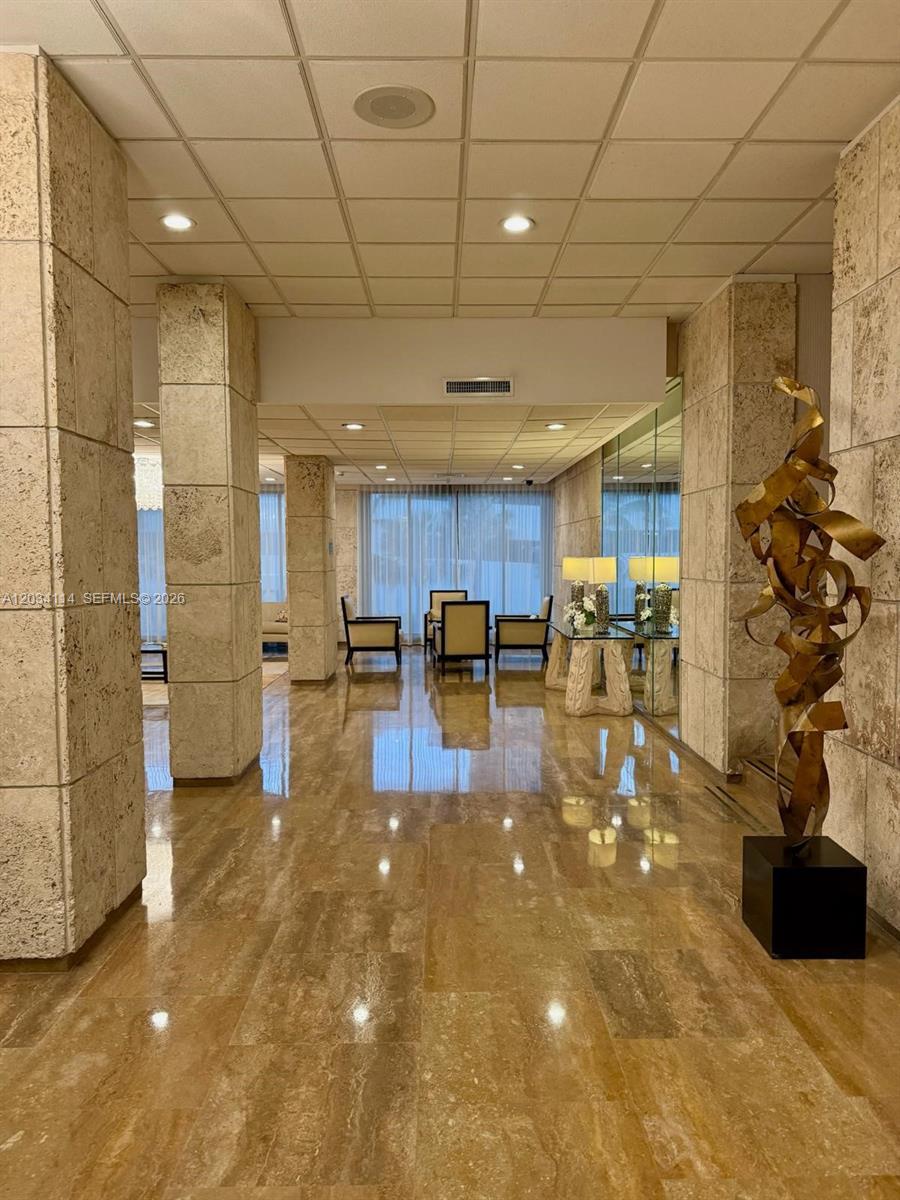 Ver detalles 11K 2 / 2 1171 sq. ft. $ 2026-06-09 0 foto