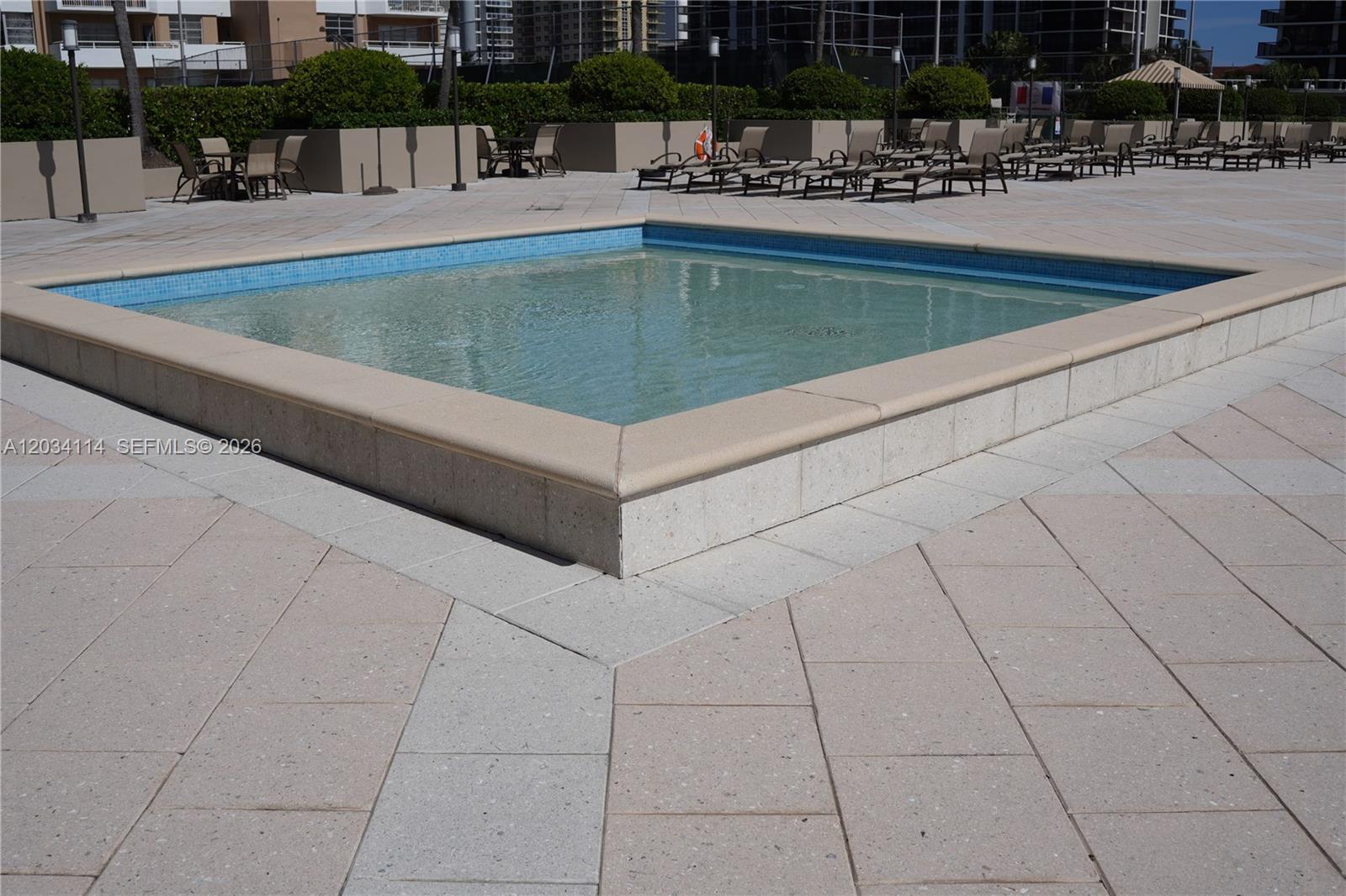 Ver detalles 11K 2 / 2 1171 sq. ft. $ 2026-06-09 0 foto